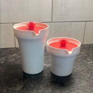 Set of 2 Vintage Tupperware creamer’s White and Red Plastic   5 inch and 3.5 in